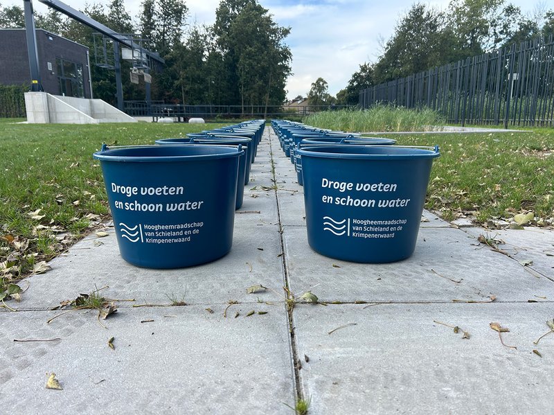 Emmers met de tekst droge voeten en schoon water